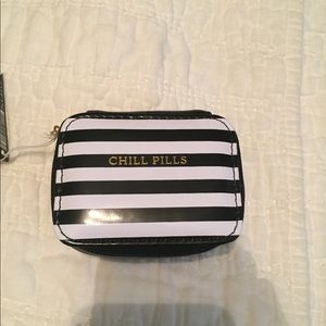 “Chill pill” pill container